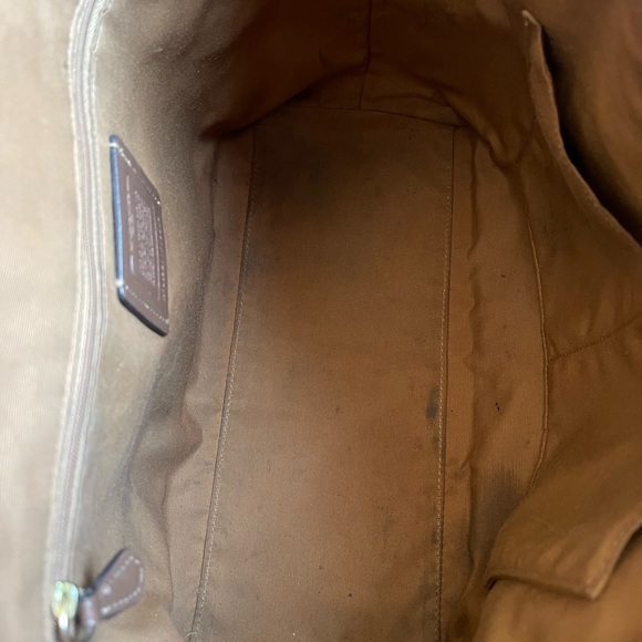 Coach Gallery Tote In Signature Canvas - Picture 9 of 12